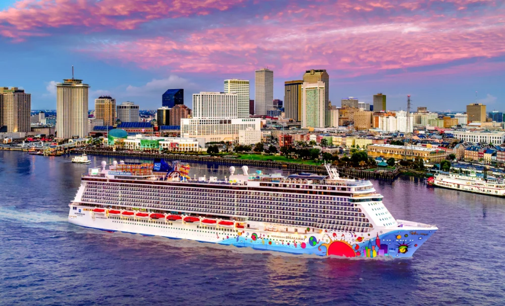 Barco Norwegian Breakaway